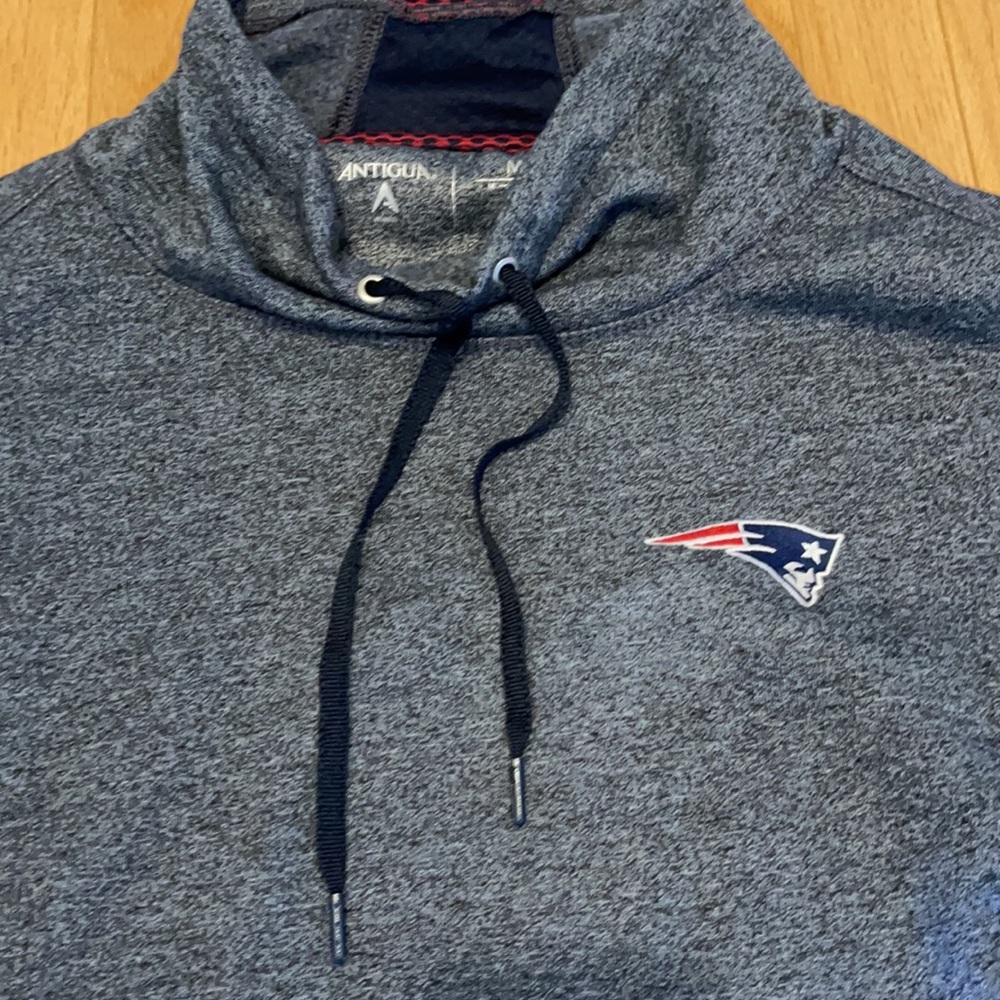 Antigua New England patriots football sweatshirt size medium